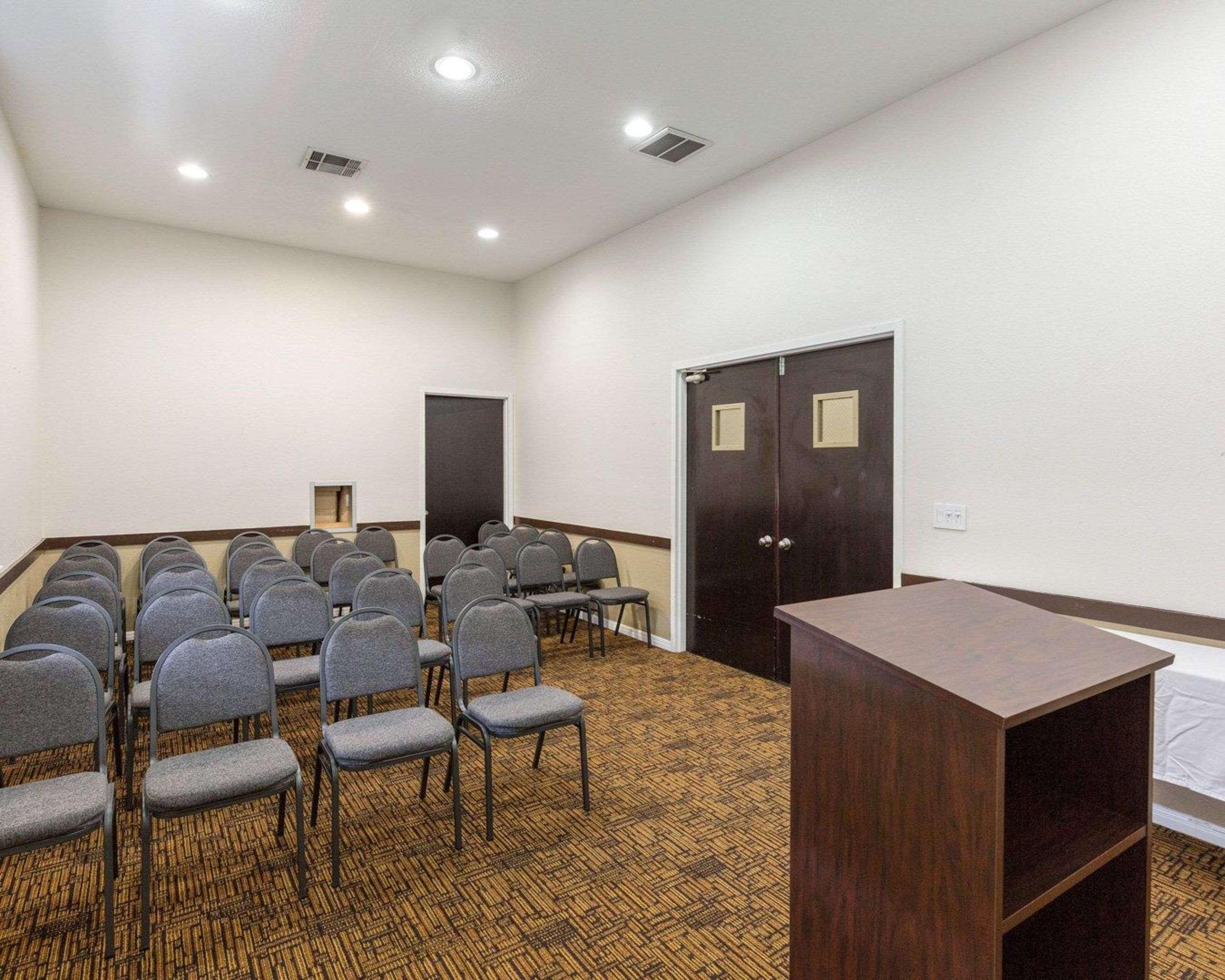 Quality Suites Houston Nw Cy-Fair Jersey Village Экстерьер фото